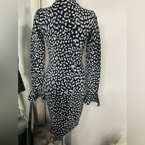 👗NWT MICHAEL METALLIC DRESS WITH FLARED SLEEVES👗 - Picture 11 of 13